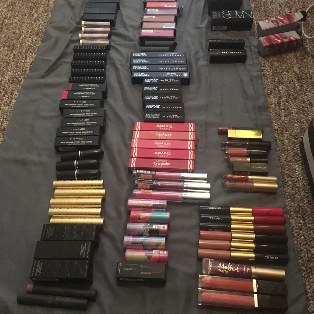 Make your own lipstick bundle!!! Ask me to make it